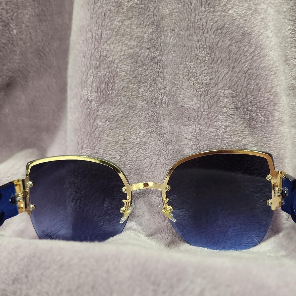 CHANEL Black and Blue Gradient Sunglasses - Picture 5 of 5